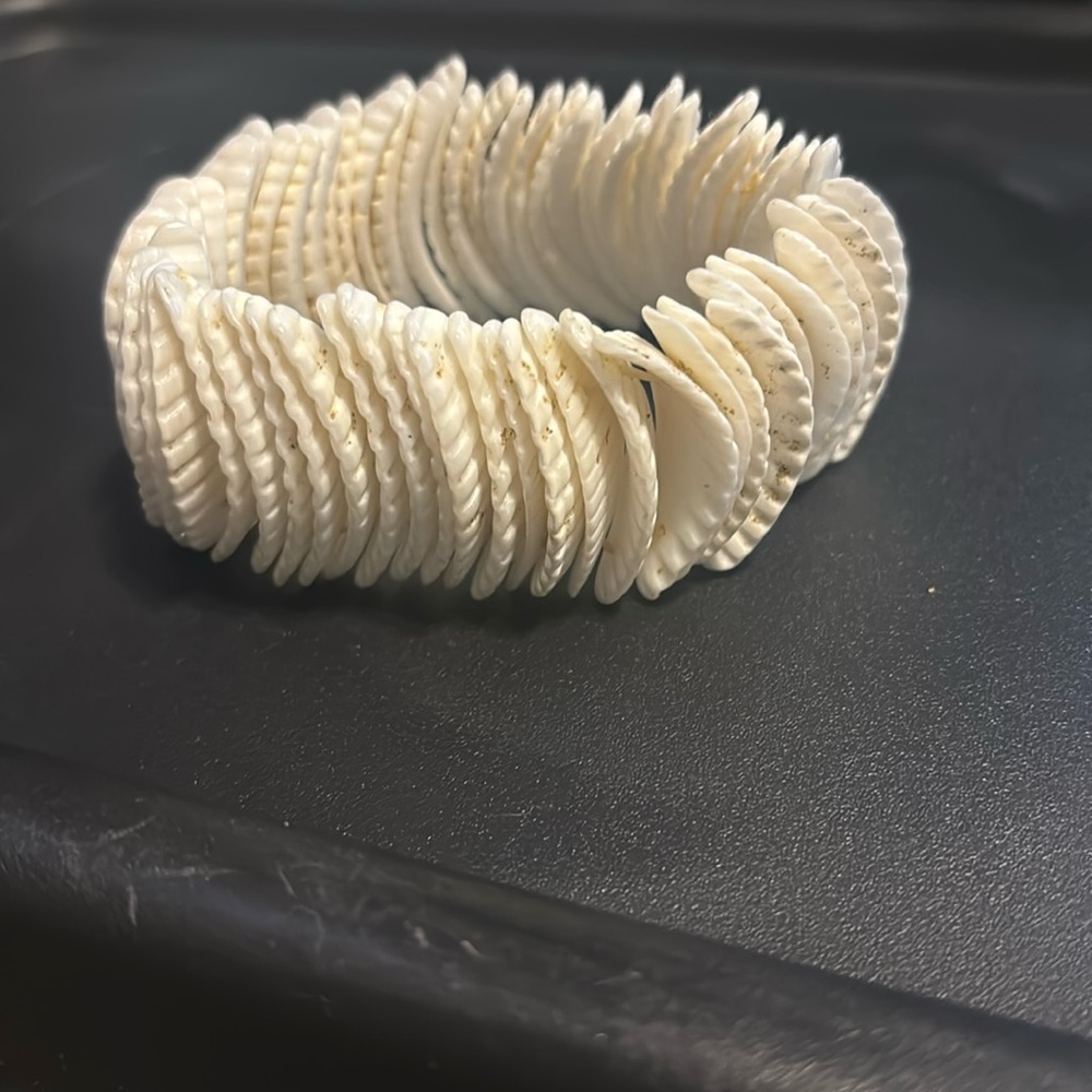 Mother of Pearl shell elastic bracelet